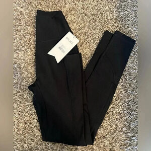 NWT Stori Leggings